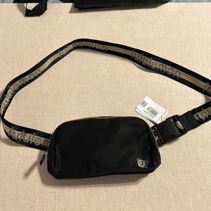 Lululemon belt bag black & gold strap